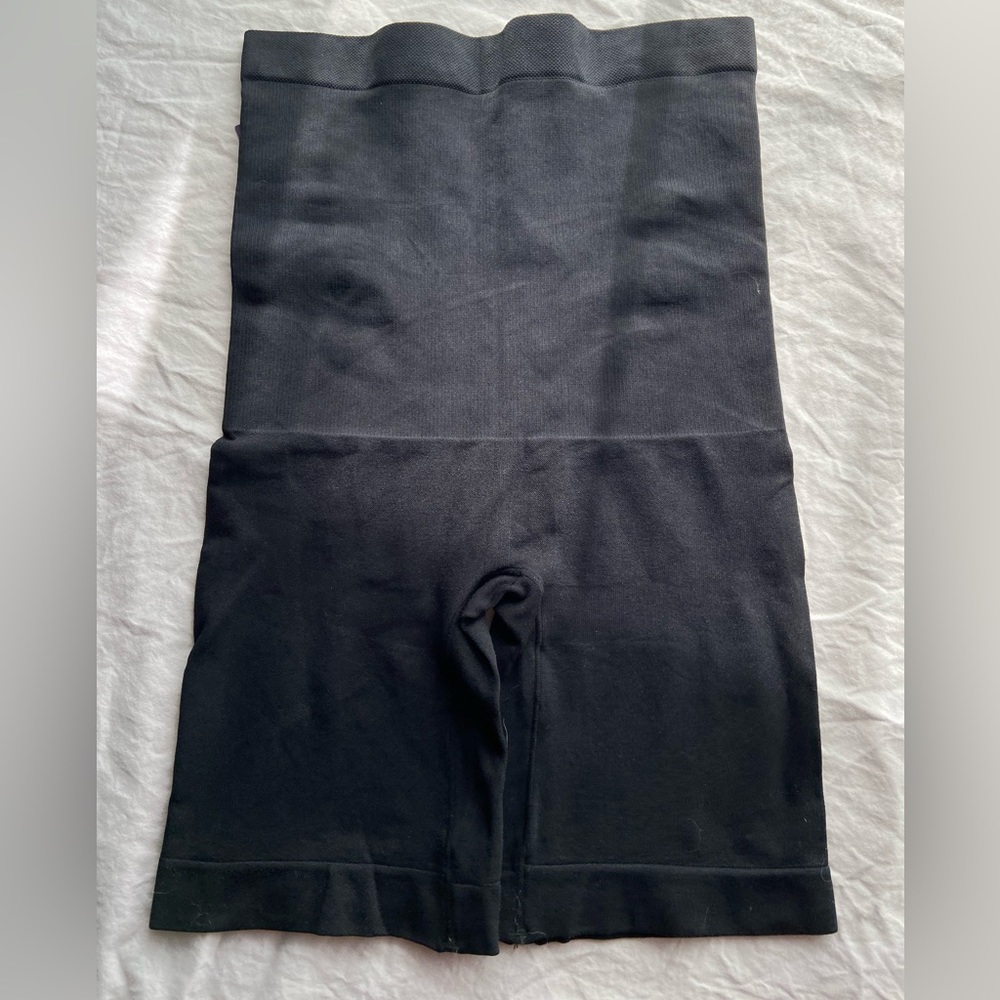Empetua - M/L *NEW!* high waisted shaper shorts